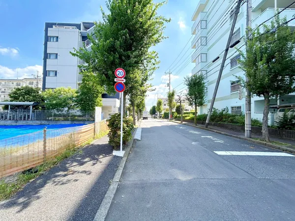 ※現地に建築確認の看板がありますが、本物件は建築条件なしの土地です、お好きなハウスメーカーで建てられます。