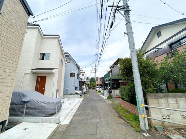 前面道路含む外観