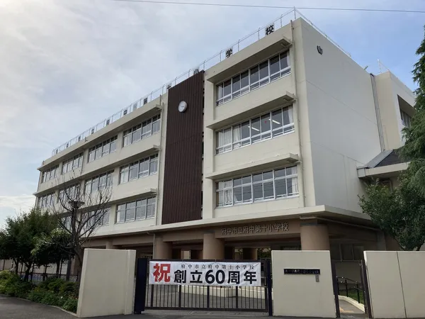 徒歩7分。
