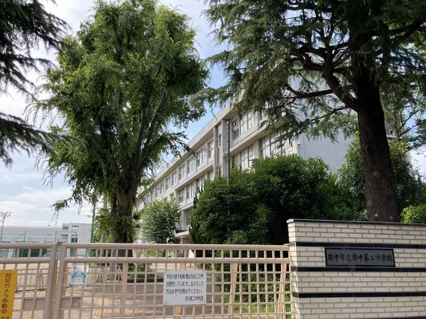 徒歩5分。