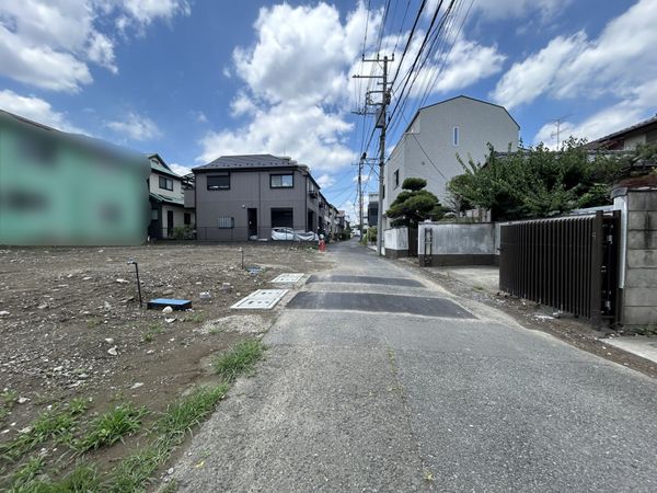 前面道路含む外観
