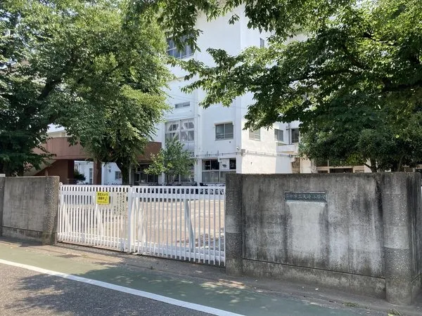 徒歩8分