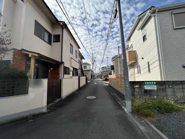 府中市浅間町4丁目 新築戸建 A号棟 前面道路含む外観 府中市浅間町4丁目 新築戸建 A号棟 前面道路含む外観