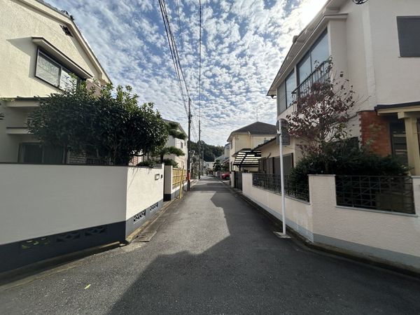 府中市浅間町4丁目 新築戸建 B号棟 前面道路含む外観