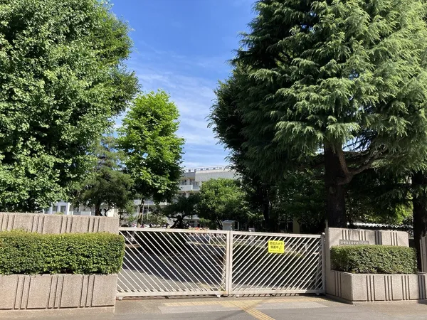 徒歩7分。