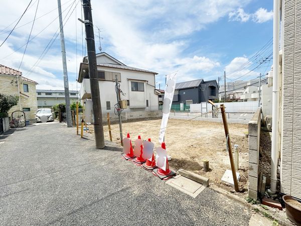 前面道路含む外観