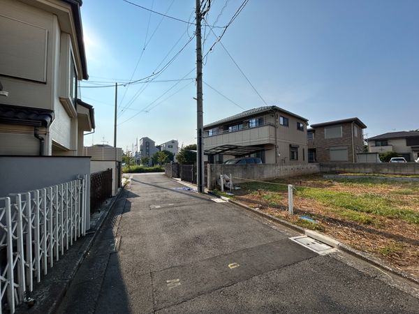 前面道路含む外観