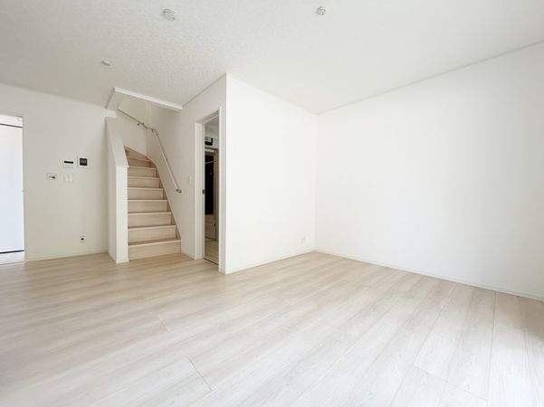府中市是政3丁目 新築戸建1号棟 リビング