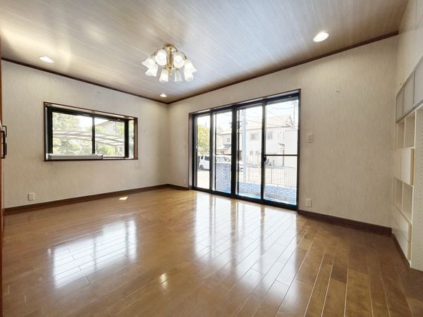 府中市美好町3丁目 中古戸建 リビング 府中市美好町3丁目 中古戸建 リビング