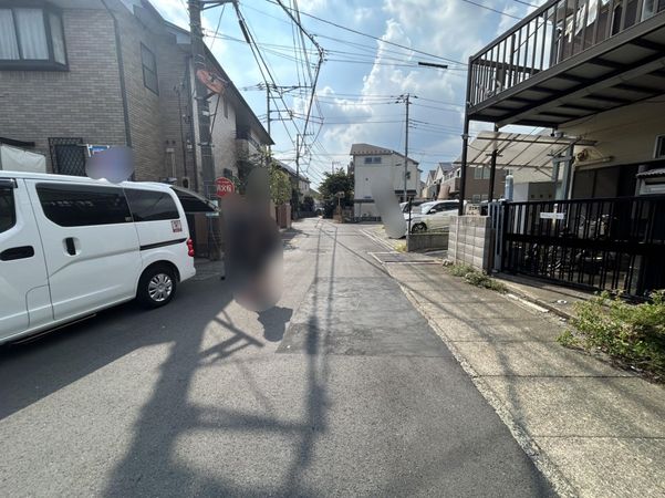 府中市矢崎町2丁目 新築戸建 1号棟 前面道路含む外観