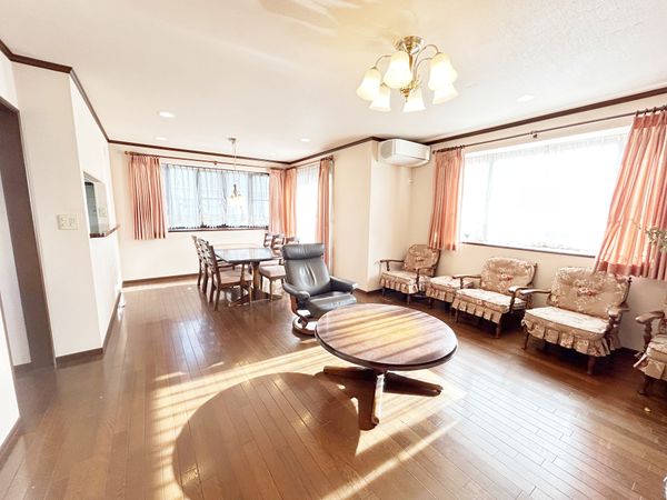 府中市新町1丁目 戸建 リビング