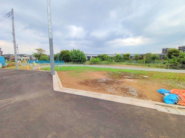 前面道路含む外観