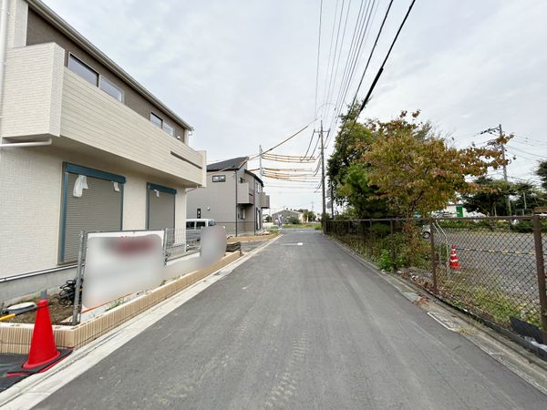 府中市四谷4丁目 新築戸建11号棟 前面道路含む外観 府中市四谷4丁目 新築戸建11号棟 前面道路含む外観