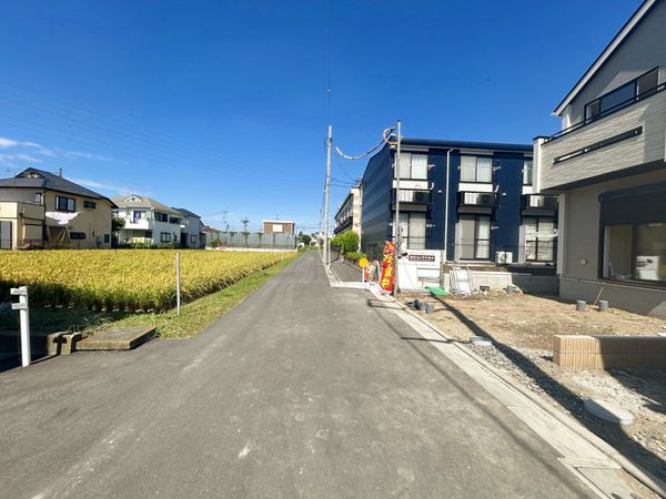 前面道路含む外観
