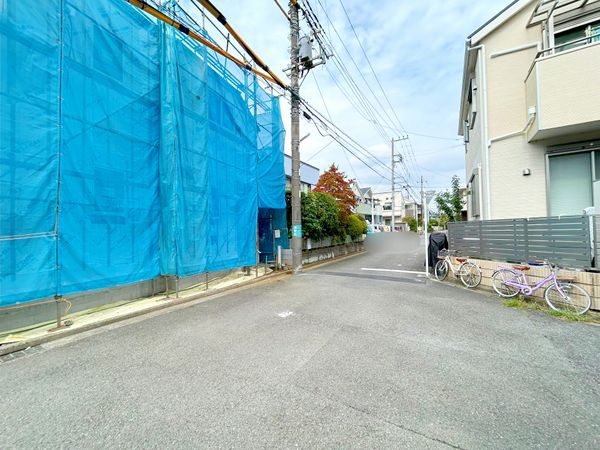 前面道路含む外観