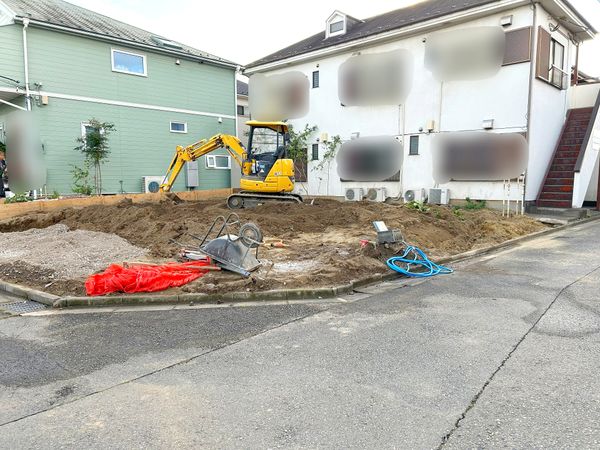 前面道路含む外観