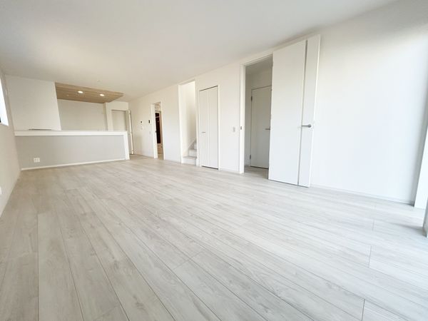 府中市紅葉丘1丁目 新築戸建 リビング