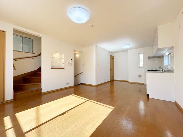 府中市日新町5丁目 戸建 リビング