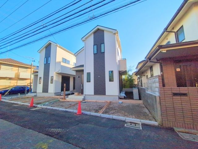 前面道路含む外観