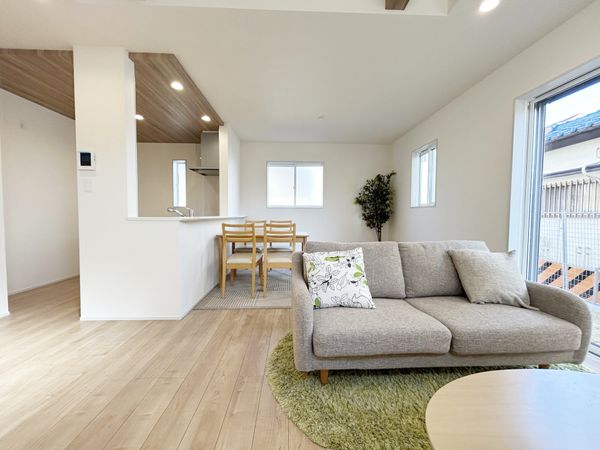 府中市是政2丁目 1号棟 新築戸建 リビング 府中市是政2丁目 1号棟 新築戸建 リビング