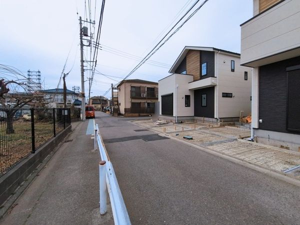 府中市朝日町1丁目 新築戸建 1号棟 前面道路含む外観