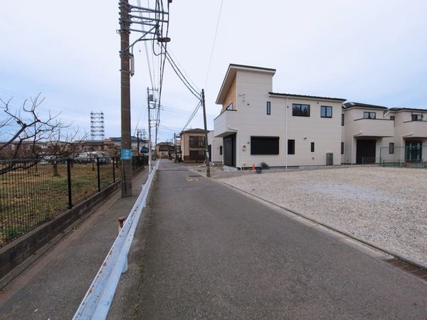 府中市朝日町1丁目 新築戸建 4号棟 前面道路含む外観