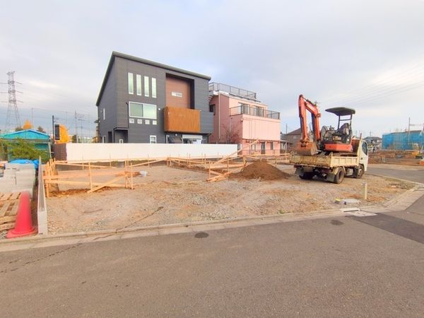 府中市日新町5丁目 新築戸建 1号棟 前面道路含む外観 府中市日新町5丁目 新築戸建 1号棟 前面道路含む外観