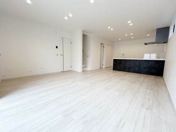 府中市本宿町3丁目 新築戸建 リビング