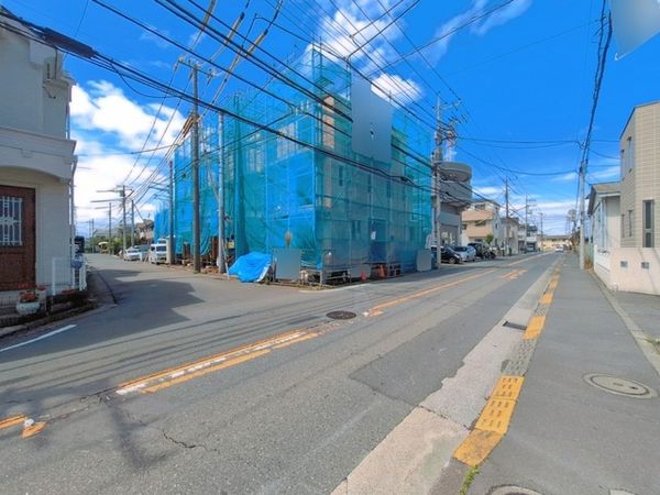 府中市西府町3丁目 新築戸建 G号棟 前面道路含む外観