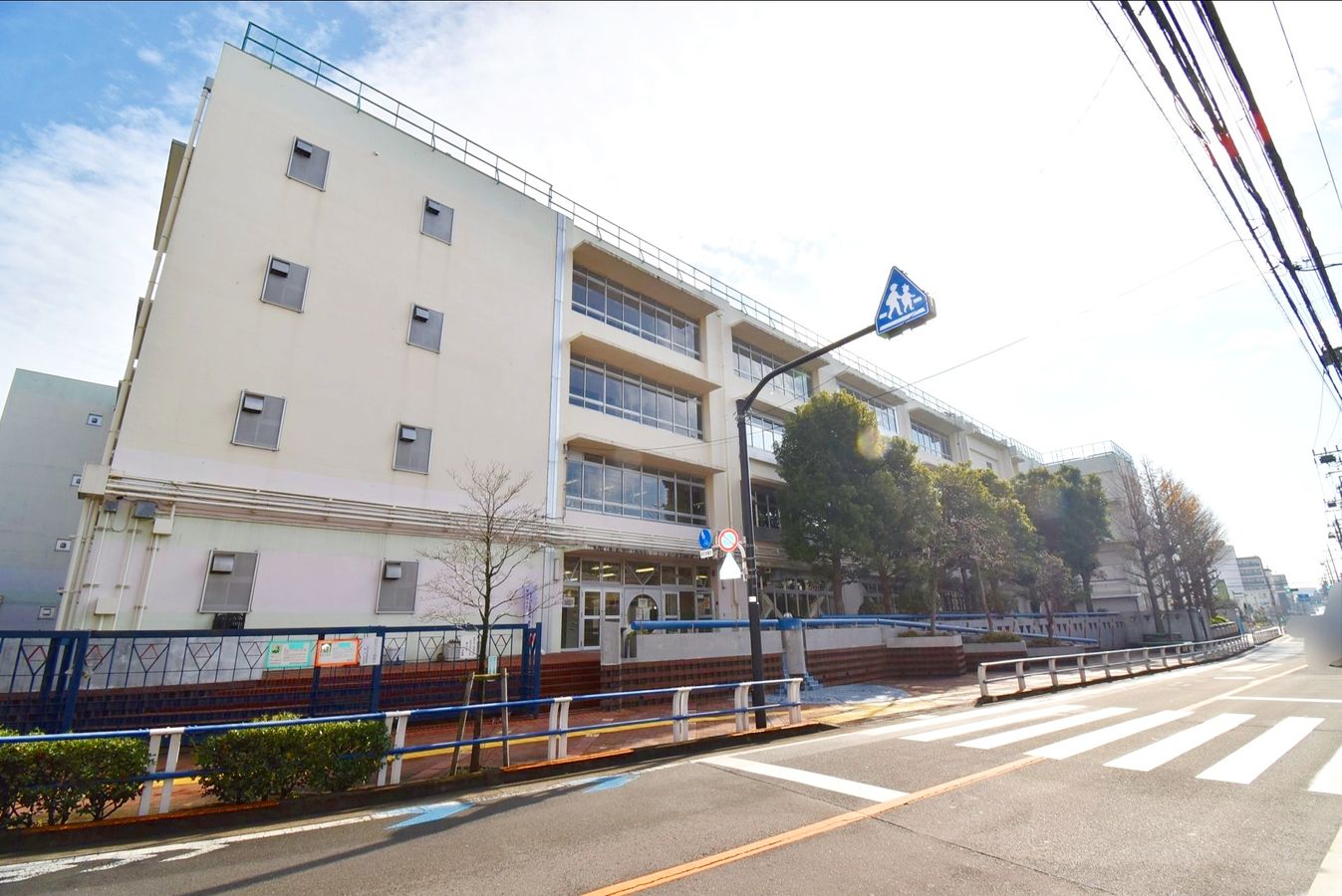 世田谷区松原1丁目【借地権付戸建】 世田谷区立梅丘中学校(約1140m) 世田谷区立梅丘中学校(約1140m)
