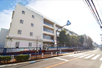 世田谷区松原1丁目【借地権付戸建】 世田谷区立梅丘中学校(約1140m) 世田谷区立梅丘中学校(約1140m)
