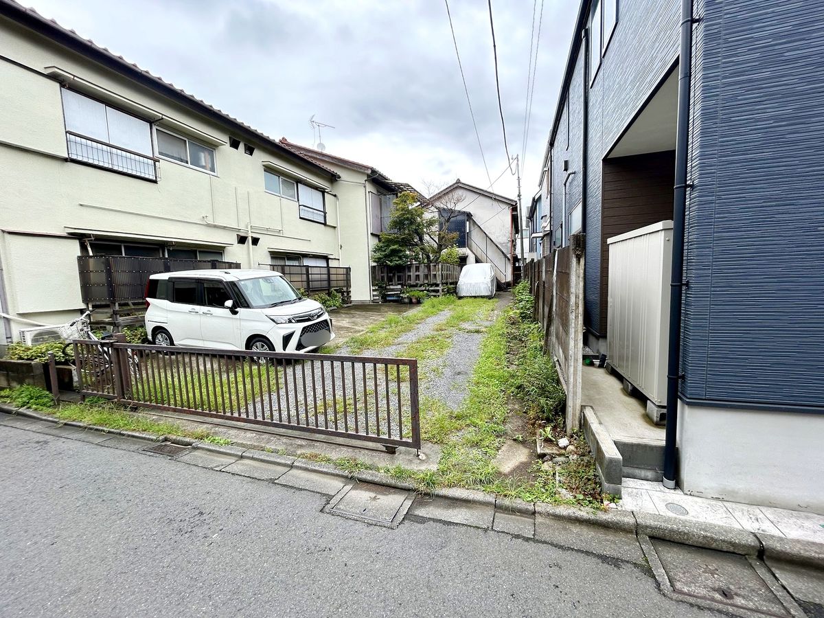 世田谷区松原1丁目【借地権付戸建】 前面道路含む外観 前面道路含む外観
