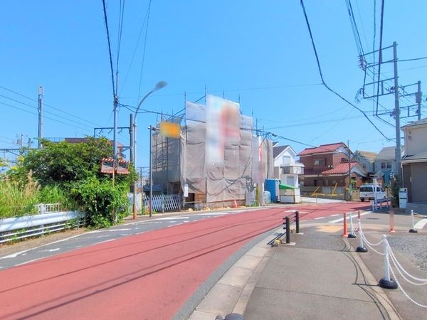 府中市西府町1丁目 新築戸建 1号棟 前面道路含む外観 府中市西府町1丁目 新築戸建 1号棟 前面道路含む外観
