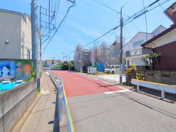 前面道路含む外観
