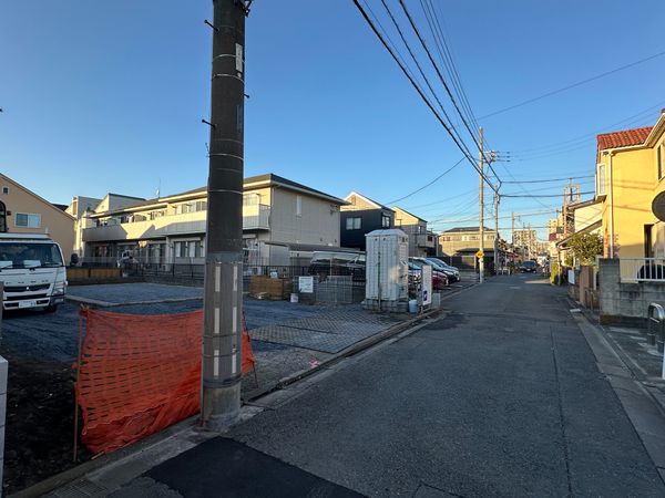 前面道路含む外観