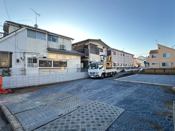 前面道路含む外観