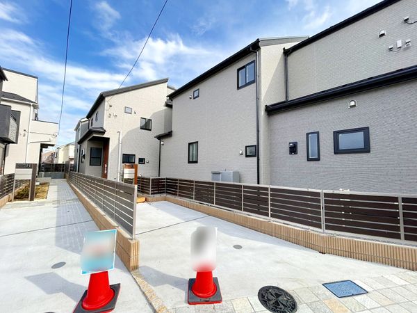 府中市小柳町5丁目 新築戸建3号棟 前面道路含む外観 府中市小柳町5丁目 新築戸建3号棟 前面道路含む外観