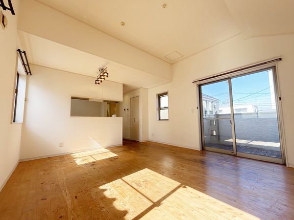 府中市美好町2丁目 戸建 リビング 府中市美好町2丁目 戸建 リビング