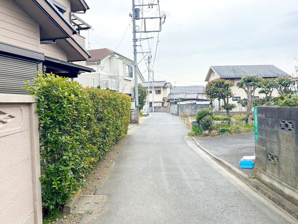 前面道路含む外観