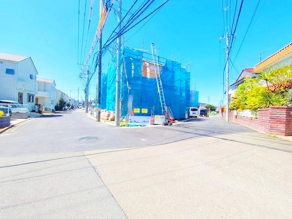 府中市四谷5丁目 新築戸建 B号棟 前面道路含む外観 府中市四谷5丁目 新築戸建 B号棟 前面道路含む外観