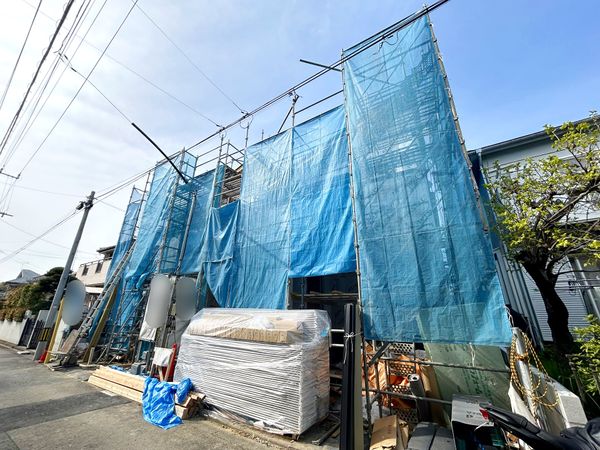 府中市本町2丁目 新築戸建 1号棟 前面道路含む外観 府中市本町2丁目 新築戸建 1号棟 前面道路含む外観