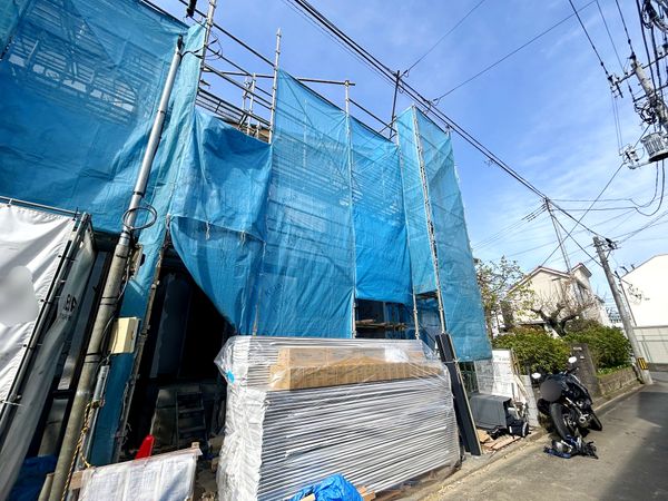 府中市本町2丁目 新築戸建 2号棟 前面道路含む外観 府中市本町2丁目 新築戸建 2号棟 前面道路含む外観