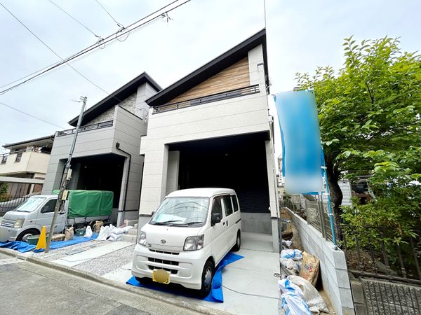 府中市本町2丁目 新築戸建 2号棟 前面道路含む外観 府中市本町2丁目 新築戸建 2号棟 前面道路含む外観