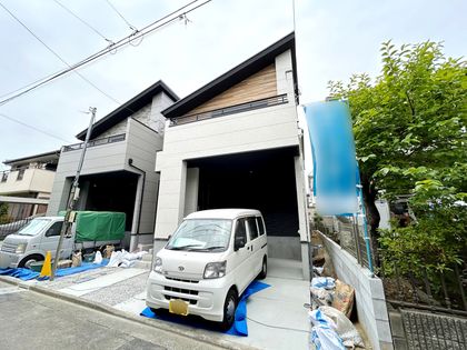 府中市本町2丁目 新築戸建 2号棟 前面道路含む外観