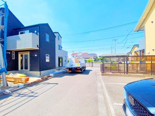 府中市小柳町4丁目 A号棟 前面道路含む外観 府中市小柳町4丁目 A号棟 前面道路含む外観