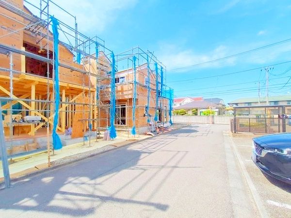 府中市小柳町4丁目 B号棟 前面道路含む外観 府中市小柳町4丁目 B号棟 前面道路含む外観