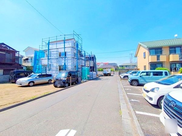 府中市小柳町4丁目 C号棟 前面道路含む外観 府中市小柳町4丁目 C号棟 前面道路含む外観