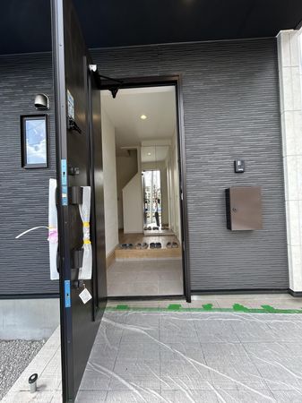 府中市分梅町3丁目 新築戸建 玄関