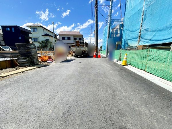 府中市四谷5丁目 新築戸建 B号棟 前面道路含む外観 府中市四谷5丁目 新築戸建 B号棟 前面道路含む外観