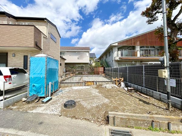 府中市押立町2丁目 新築戸建 前面道路含む外観 府中市押立町2丁目 新築戸建 前面道路含む外観